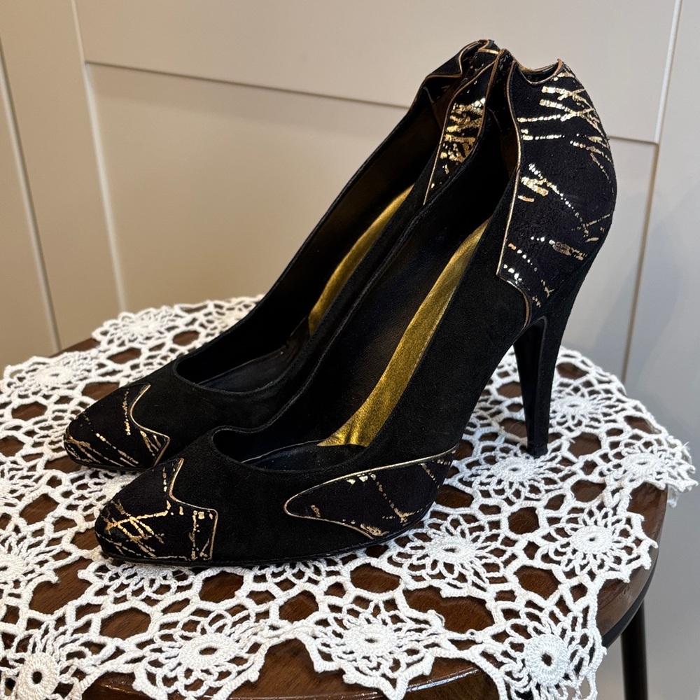 MAUD FRIZON Black and Gold Patterned Heels